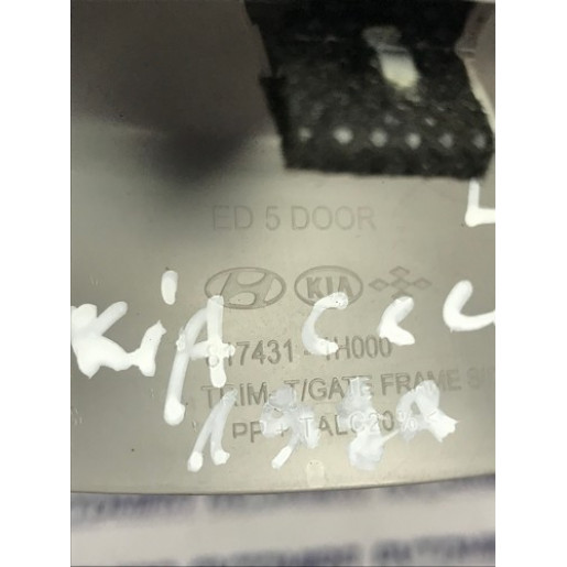 Обшивка багажника Kia Ceed HB 2006-2012 8174311H000